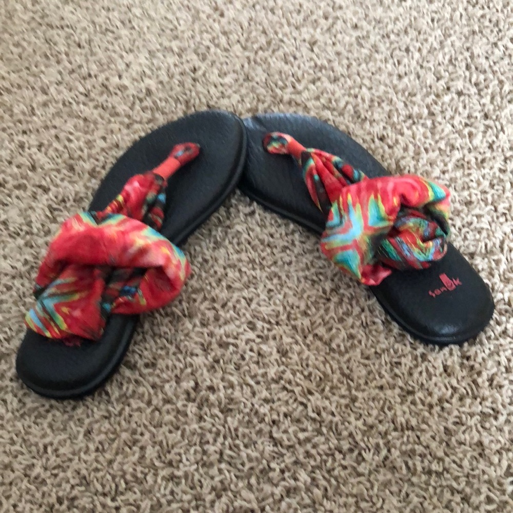 Sanuk strap sandals size 8